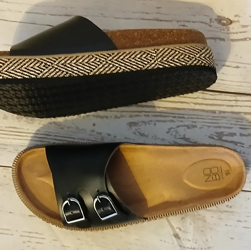 No Boundaries Women's Platform Comfort Foot Bed Sandals Black Size 9 1/2